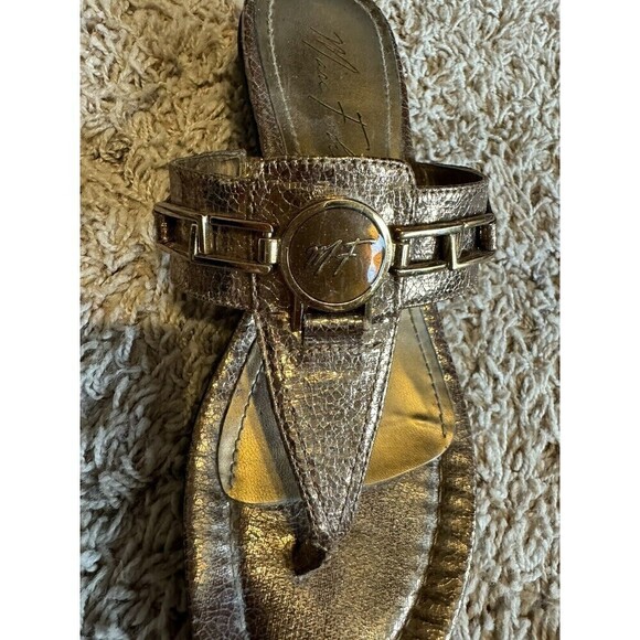 Marc Fisher Gold Glitter Strap Wedge Heel Sandals Women's Size 7.5M Logo Thong - Picture 2 of 10